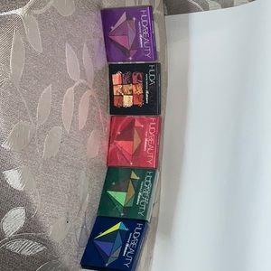 Huda beauty eyeshadow palettes